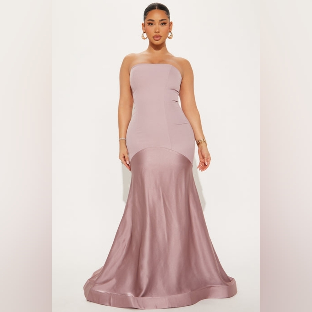 💜 Elegant Mauve Strapless Maxi Dress – Medium 💜